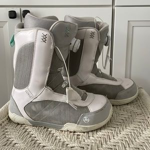 SIZE 9 Used White Women’s K2 Sendit snowboard boots